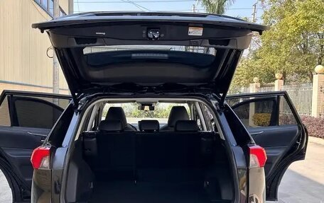 Toyota RAV4, 2022 год, 2 700 000 рублей, 12 фотография