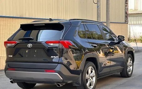 Toyota RAV4, 2022 год, 2 700 000 рублей, 4 фотография
