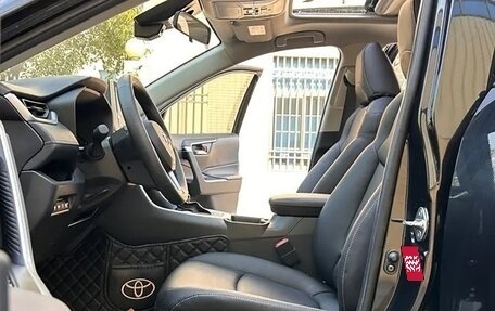 Toyota RAV4, 2022 год, 2 700 000 рублей, 9 фотография