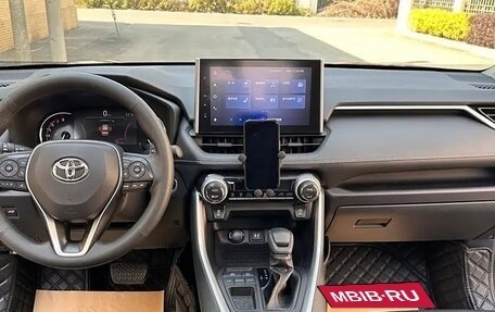 Toyota RAV4, 2022 год, 2 700 000 рублей, 10 фотография