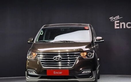 Hyundai Grand Starex Grand Starex I рестайлинг 2, 2018 год, 2 820 000 рублей, 3 фотография