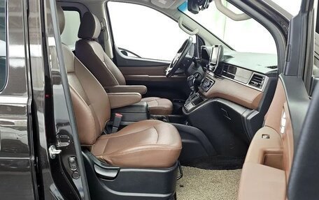 Hyundai Grand Starex Grand Starex I рестайлинг 2, 2018 год, 2 820 000 рублей, 15 фотография