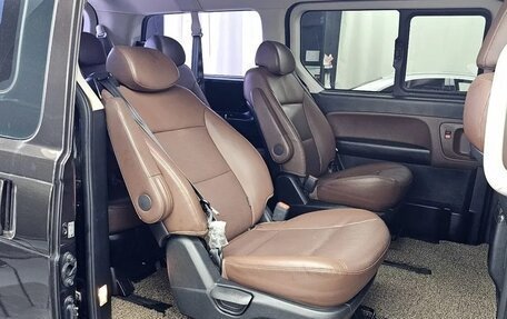 Hyundai Grand Starex Grand Starex I рестайлинг 2, 2018 год, 2 820 000 рублей, 12 фотография