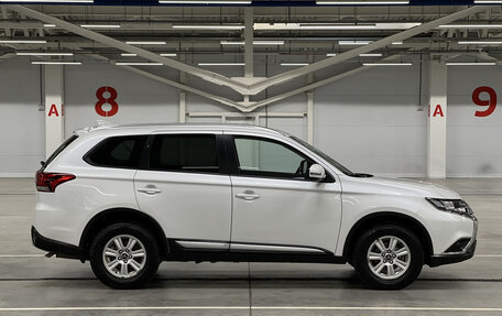 Mitsubishi Outlander III рестайлинг 3, 2021 год, 2 629 000 рублей, 4 фотография
