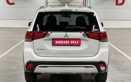 Mitsubishi Outlander III рестайлинг 3, 2021 год, 2 629 000 рублей, 6 фотография