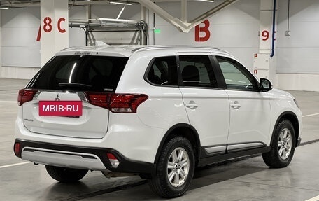 Mitsubishi Outlander III рестайлинг 3, 2021 год, 2 629 000 рублей, 5 фотография