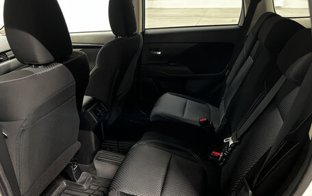 Mitsubishi Outlander III рестайлинг 3, 2021 год, 2 629 000 рублей, 12 фотография