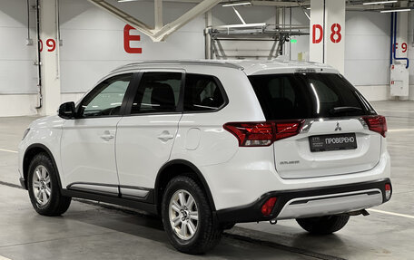Mitsubishi Outlander III рестайлинг 3, 2021 год, 2 629 000 рублей, 7 фотография