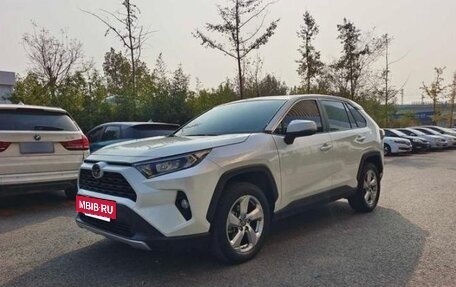 Toyota RAV4, 2022 год, 2 200 000 рублей, 3 фотография