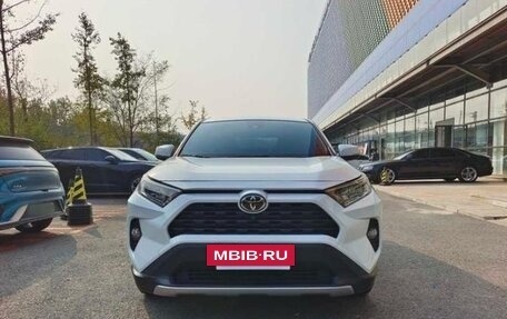 Toyota RAV4, 2022 год, 2 200 000 рублей, 2 фотография
