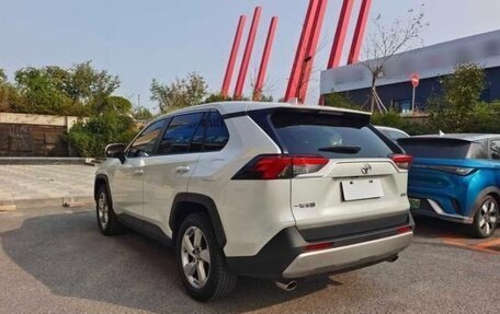 Toyota RAV4, 2022 год, 2 200 000 рублей, 6 фотография