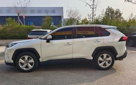 Toyota RAV4, 2022 год, 2 200 000 рублей, 4 фотография