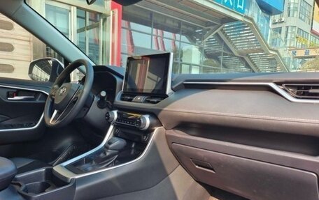 Toyota RAV4, 2022 год, 2 200 000 рублей, 9 фотография