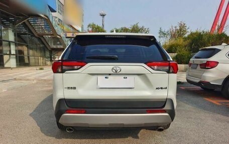 Toyota RAV4, 2022 год, 2 200 000 рублей, 7 фотография
