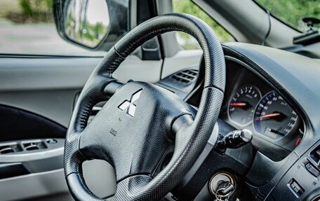 Mitsubishi Grandis, 2007 год, 980 000 рублей, 21 фотография