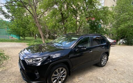Toyota RAV4, 2020 год, 2 900 000 рублей, 1 фотография