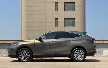 Toyota Harrier, 2022 год, 3 694 000 рублей, 5 фотография