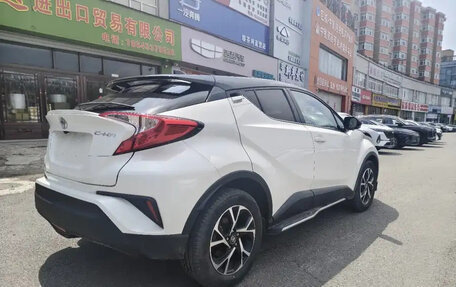 Toyota C-HR I рестайлинг, 2022 год, 1 826 000 рублей, 3 фотография