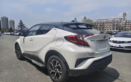Toyota C-HR I рестайлинг, 2022 год, 1 826 000 рублей, 4 фотография