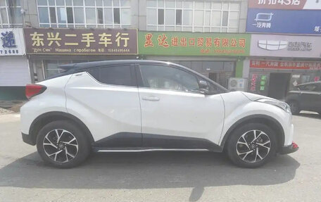 Toyota C-HR I рестайлинг, 2022 год, 1 826 000 рублей, 8 фотография