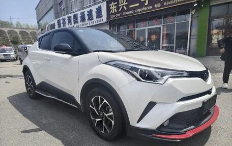 Toyota C-HR I рестайлинг, 2022 год, 1 826 000 рублей, 2 фотография