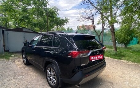 Toyota RAV4, 2020 год, 2 900 000 рублей, 4 фотография