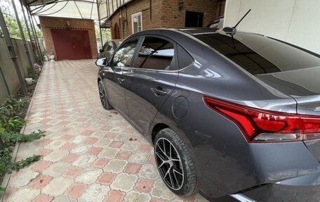 Hyundai Solaris II рестайлинг, 2022 год, 1 800 000 рублей, 4 фотография