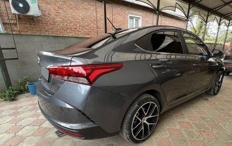 Hyundai Solaris II рестайлинг, 2022 год, 1 800 000 рублей, 2 фотография