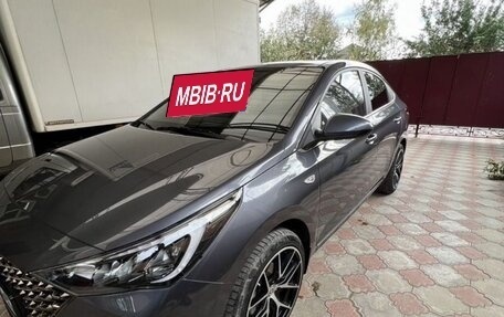 Hyundai Solaris II рестайлинг, 2022 год, 1 800 000 рублей, 5 фотография