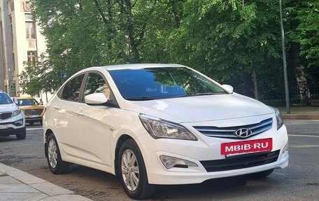 Hyundai Solaris II рестайлинг, 2015 год, 850 000 рублей, 3 фотография