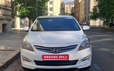 Hyundai Solaris II рестайлинг, 2015 год, 850 000 рублей, 2 фотография
