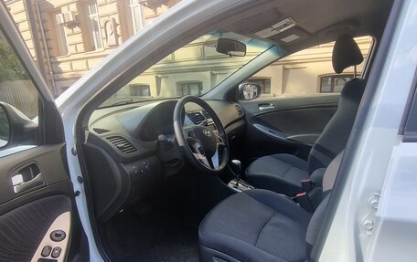 Hyundai Solaris II рестайлинг, 2015 год, 850 000 рублей, 13 фотография