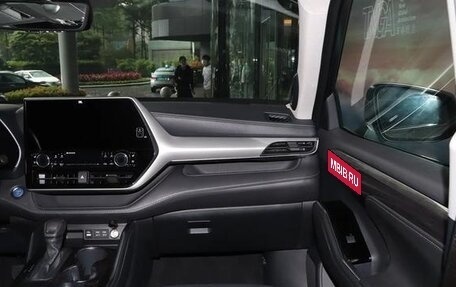 Toyota Highlander, 2021 год, 3 000 200 рублей, 9 фотография