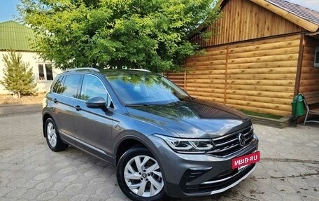 Volkswagen Tiguan II, 2021 год, 3 200 000 рублей, 4 фотография