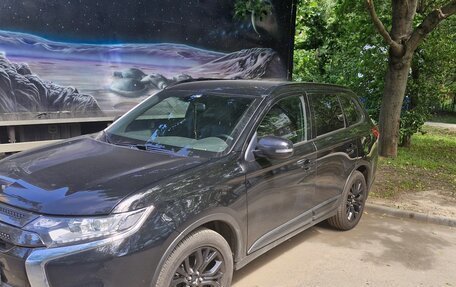 Mitsubishi Outlander III рестайлинг 3, 2021 год, 2 500 000 рублей, 2 фотография