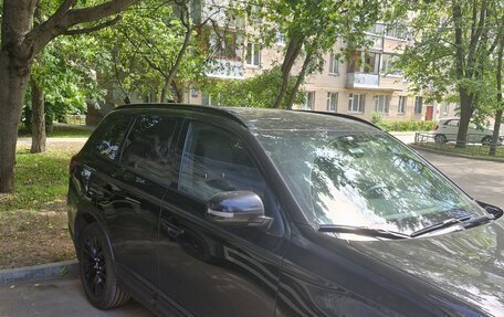 Mitsubishi Outlander III рестайлинг 3, 2021 год, 2 500 000 рублей, 3 фотография