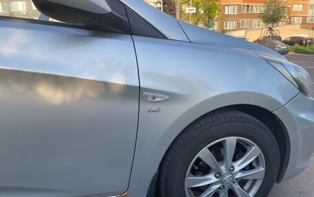 Hyundai Solaris II рестайлинг, 2011 год, 420 000 рублей, 2 фотография