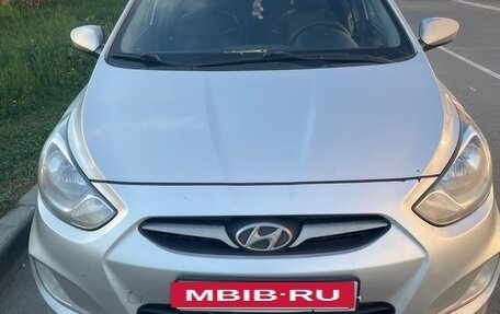 Hyundai Solaris II рестайлинг, 2011 год, 420 000 рублей, 16 фотография