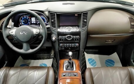 Infiniti QX70, 2016 год, 2 430 000 рублей, 12 фотография