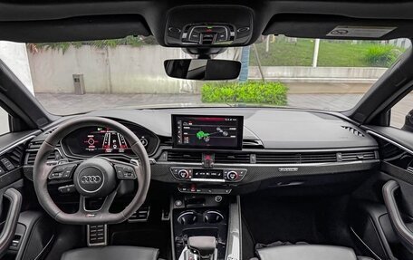 Audi RS 4, 2022 год, 6 990 000 рублей, 10 фотография