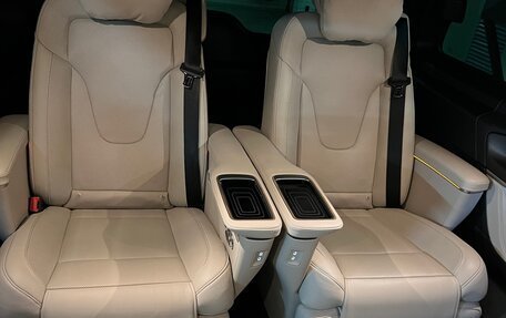 Mercedes-Benz V-Класс, 2022 год, 11 700 000 рублей, 9 фотография
