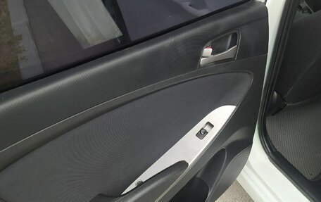 Hyundai Solaris II рестайлинг, 2014 год, 700 000 рублей, 17 фотография