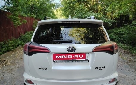 Toyota RAV4, 2017 год, 2 490 000 рублей, 2 фотография