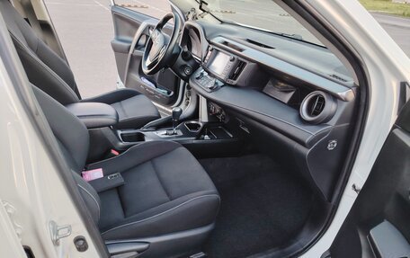 Toyota RAV4, 2017 год, 2 490 000 рублей, 11 фотография