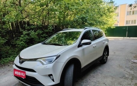 Toyota RAV4, 2017 год, 2 490 000 рублей, 6 фотография