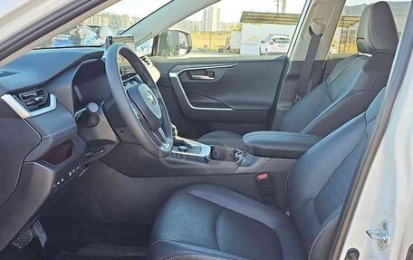 Toyota RAV4, 2024 год, 4 200 000 рублей, 7 фотография
