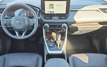 Toyota RAV4, 2024 год, 4 200 000 рублей, 9 фотография