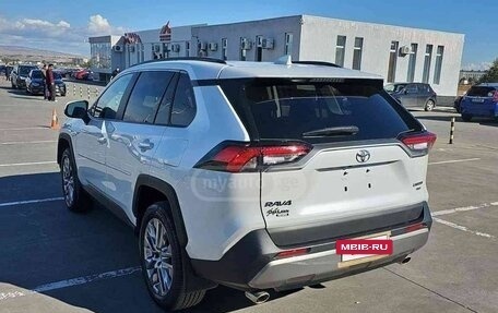 Toyota RAV4, 2024 год, 4 200 000 рублей, 6 фотография