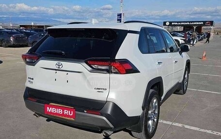 Toyota RAV4, 2024 год, 4 200 000 рублей, 4 фотография