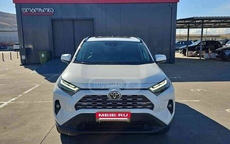 Toyota RAV4, 2024 год, 4 200 000 рублей, 2 фотография
